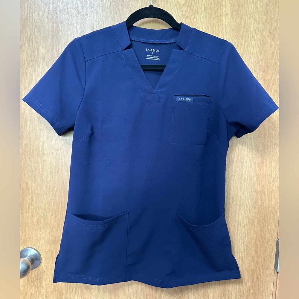 Jaanuu Scrub Top